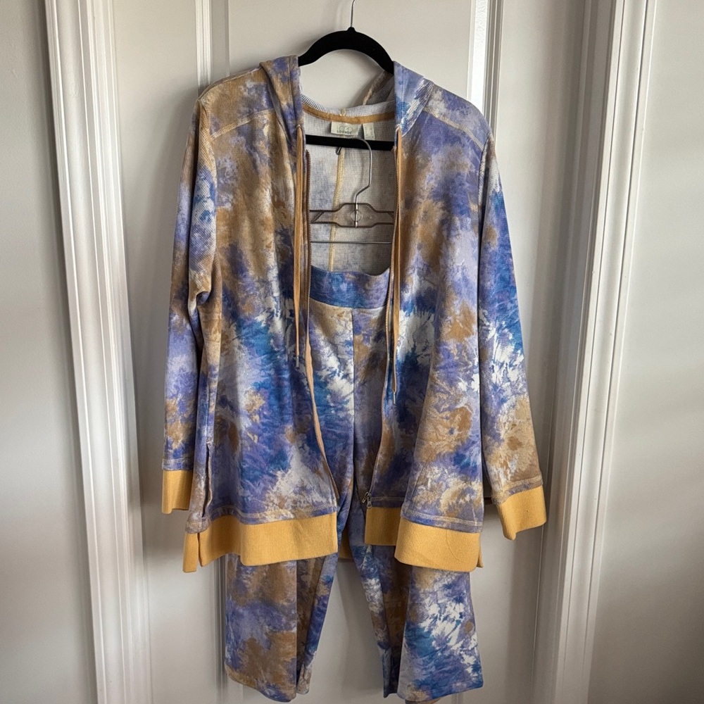 LOGO matching tie dye hoodie and crop pants. Waffle Knit.
NWOT. - Picture 7 of 14